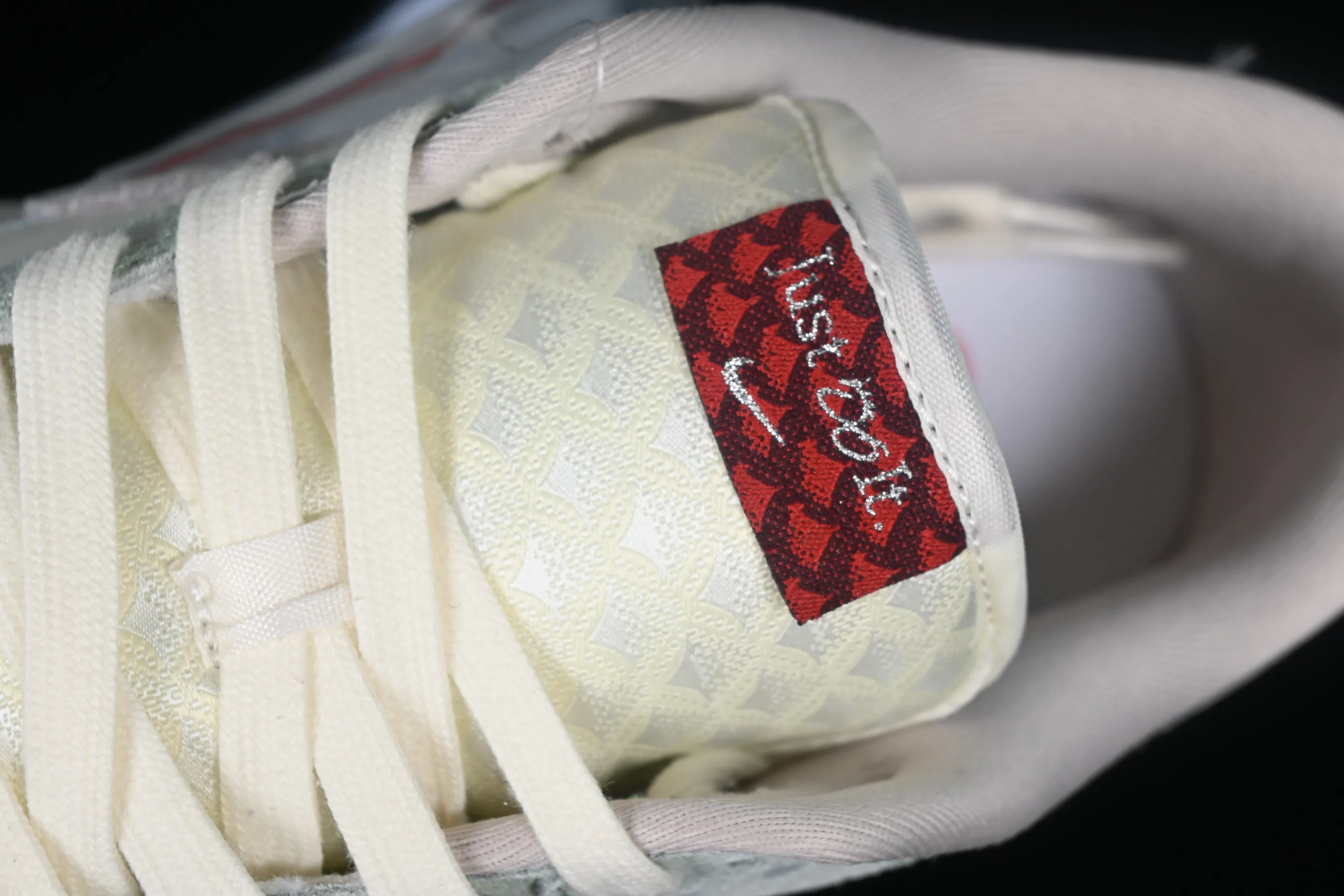 All Categories Nk SB Dunk Series Nk SB Dunk Low Low-top sneakers Z version Nk Dunk Low 2024 Year of the Dragon customized SB low-top casual sneakers FZ5065-111